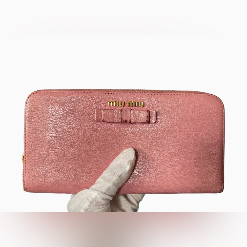 Miu Miu Salmon Pink Long Zip Leather Wallet | complete inclusion